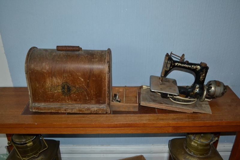 Singer Sewing Machine with Wood Cover circa 1915 InstAppraisal